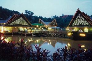 Kampung Nelayan Floating Seafood Market Restaurant (Silverado Corporation Sdn Bhd)